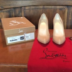 Christian Louboutin, Red bottom high heels